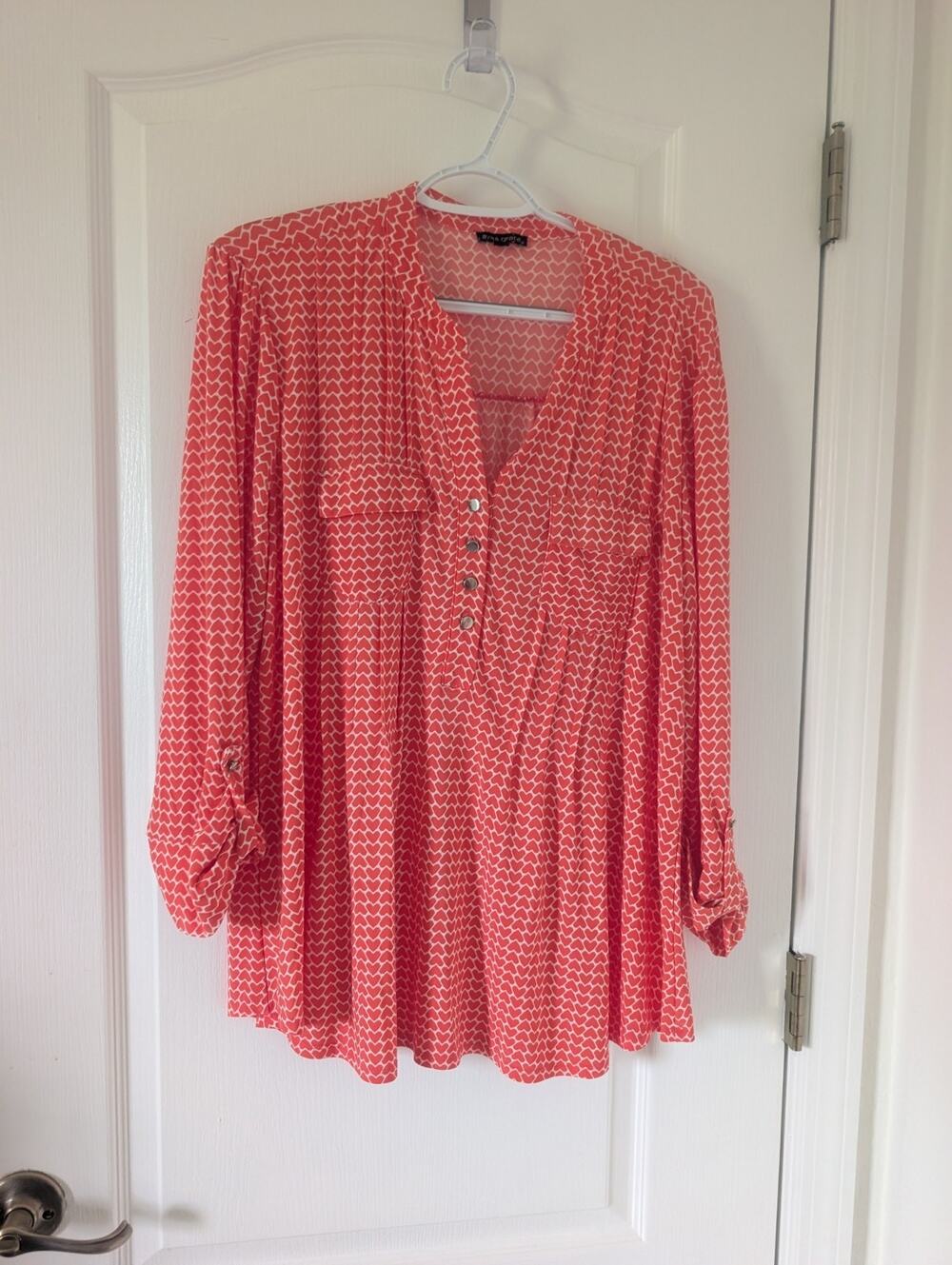 Ava & Grace Women's Orange and White V-Neck L/S Button Blouse Heart Pattern XL